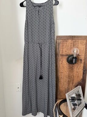 Talbots Black and White Geometric Maxi Skirt (confortable dress)